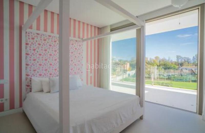 Foto 10f1ff2e-14f0-42cb-bdb7-eb50dd147421. Casa en n/a lujosa villa multilevel con potencial sin fin en Estepona