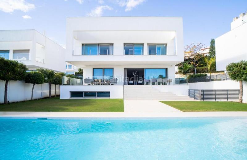 Foto 92dfdfdd-b1c5-46e6-9f0e-3e3a66d04642. Casa en n/a lujosa villa multilevel con potencial sin fin en Estepona
