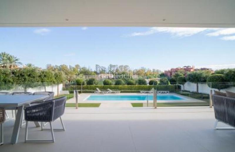 Foto a50bd5b6-555c-4265-b943-ffa66418a36f. Casa en n/a lujosa villa multilevel con potencial sin fin en Estepona