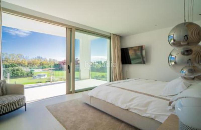 Foto eb8eb4d6-119c-40b8-91f7-412f4a9f01aa. Casa en n/a lujosa villa multilevel con potencial sin fin en Estepona