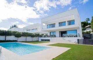 Lloguer Casa a N/a. Lujosa villa multilevel con potencial sin fin