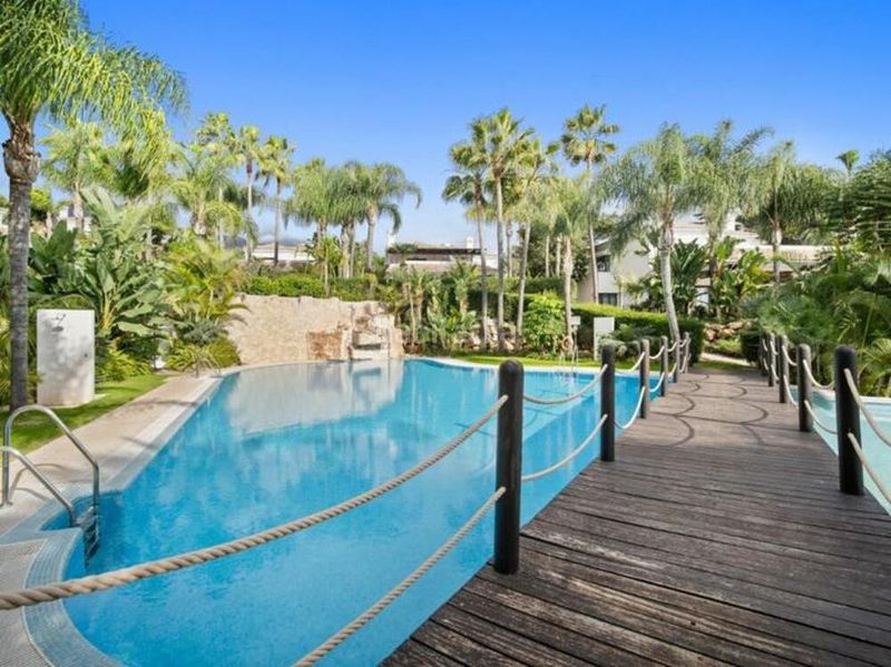 Foto c213e786-fa53-4d35-94ed-64d4c93aacc6. Casa en lomas de Marbella club Marbella