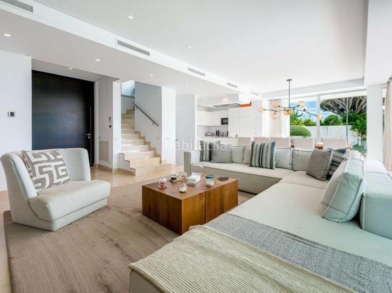 Foto f1caeccd-b72c-4c89-9e11-0b718c467079. Alquiler casa lujo en Río Real Marbella