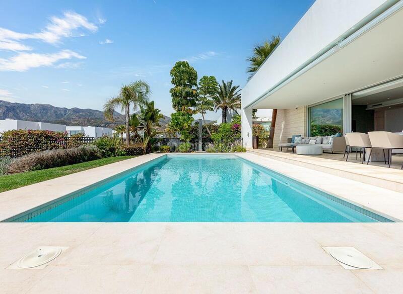 Foto 59df1870-44dd-435f-8aa9-af42dd273474. Miete haus mit heizung parking pool in Río Real Marbella