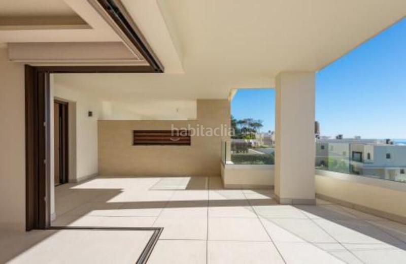 Foto 24b94875-d8df-4862-ba96-1653fa551282. Location appartement avec parking piscine dans El Velerín Estepona