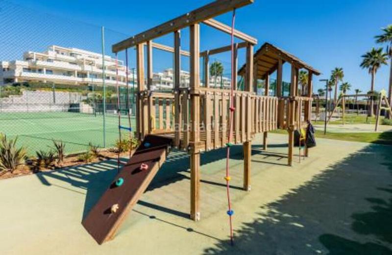 Foto bbc0c08a-19de-4e0e-a4c5-c8ddc4b4287f. Location appartement avec parking piscine dans El Velerín Estepona