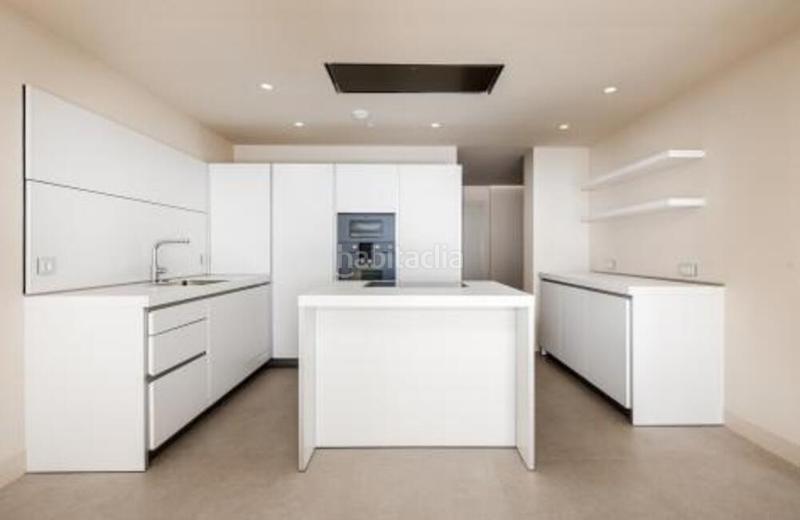 Foto c230ab7f-e9e9-41b9-a154-9210bc945f51. Location appartement avec parking piscine dans El Velerín Estepona