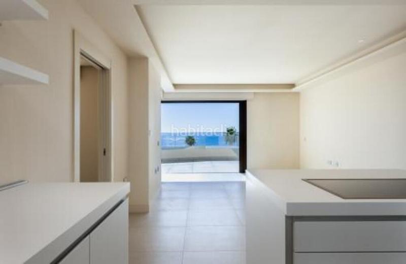 Foto c884bb08-3395-4699-b9f2-5bd21e36ffaf. Location appartement avec parking piscine dans El Velerín Estepona