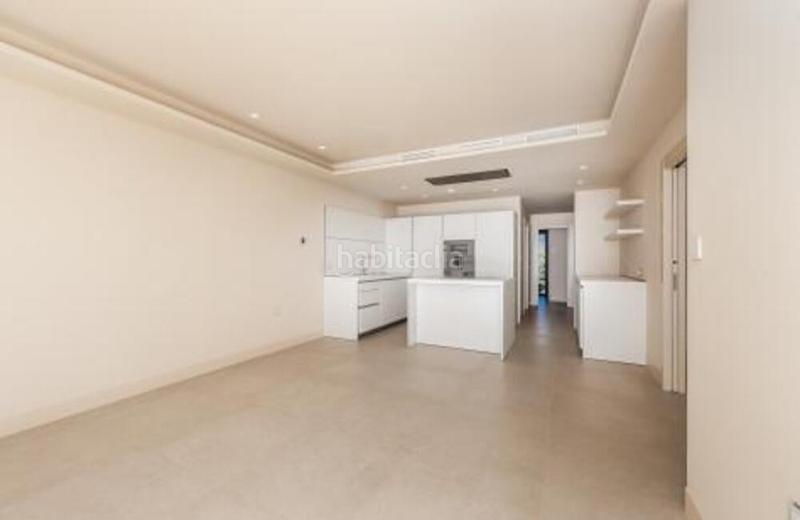 Foto cbccbf3e-f6ae-4ba9-ac37-79842bbc00f5. Location appartement avec parking piscine dans El Velerín Estepona