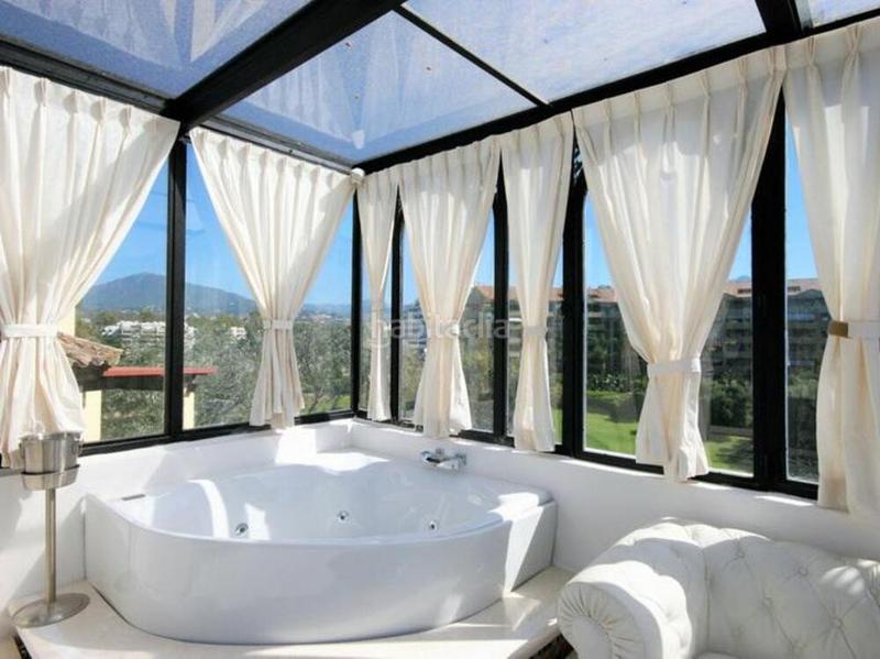 Foto 54cfd129-995c-4d32-9a3d-fcc0744be472. Dachwohnung mit parking pool in Guadalmina Alta Marbella