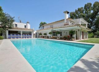 Maison à N/a. Villa elegante junto a la playa en costalita  un tratamiento cos