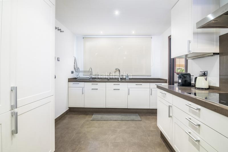 Foto b6cfb37e-1a38-4ffa-ae48-abf2dca85fb7. Apartment with parking pool in Los Naranjos Marbella