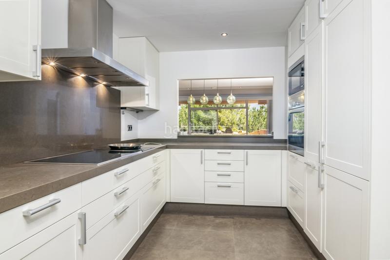 Foto dd7b2a6b-0127-4d43-833d-f784d50fb87e. Appartement mit parking pool in Los Naranjos Marbella