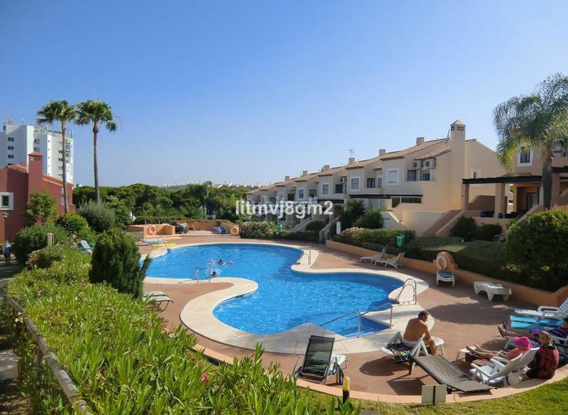 Foto 45ace442-b88d-41c0-9142-48bf53029a65. Lloguer casa adossada amb aparcament piscina a Calahonda Mijas