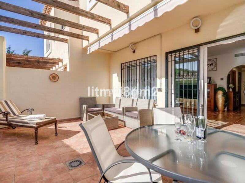 Foto 4a252ad1-7739-463e-9d70-7b1b68d05cec. Lloguer casa adossada amb aparcament piscina a Calahonda Mijas