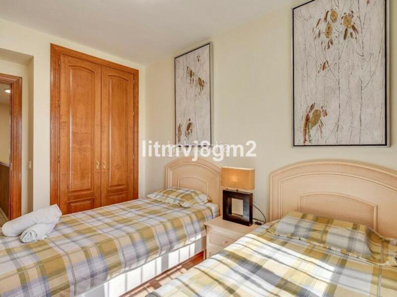 Foto 4ed5034b-7fb6-4a67-9c80-6ce33acdec21. Lloguer casa adossada amb aparcament piscina a Calahonda Mijas
