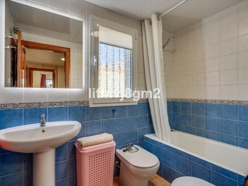Foto a5ce3ba5-7781-4a21-b9a1-dd4127dbd533. Lloguer casa adossada amb aparcament piscina a Calahonda Mijas