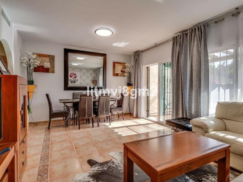 Foto fb0353f7-72e2-49e7-adae-565cbd5bb0f2. Lloguer casa adossada amb aparcament piscina a Calahonda Mijas