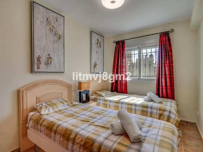 Foto 174a8cc5-3006-45a5-bc08-a5ba57114c48. Rent semi detached house with parking pool in Calahonda Mijas