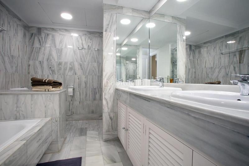 Foto c970773b-868b-4449-8927-28057648f57e. Lloguer apartament amb aparcament piscina a Puerto Banús Marbella