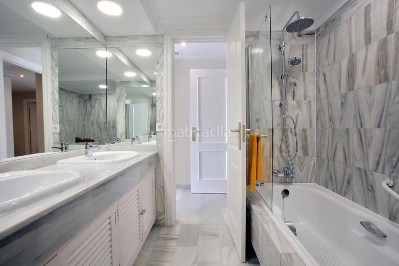 Foto dc0bfe87-d182-4280-a532-3f50d74448ff. Lloguer apartament amb aparcament piscina a Puerto Banús Marbella