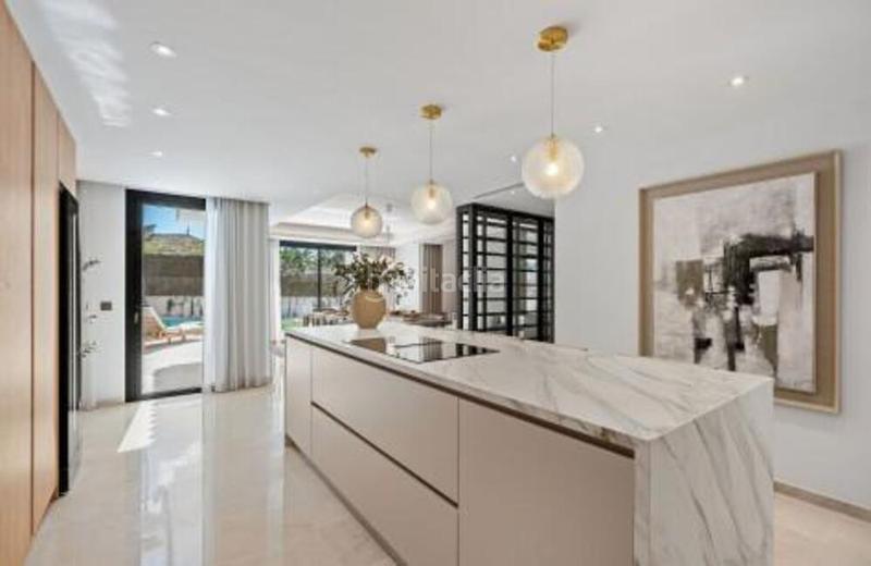 Foto 455cc672-3981-48d9-b45f-21bea8395d50. Haus mit parking pool in La Dama de Noche - La Alzambra Marbella