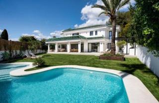 Casa a N/a. Perla verde  chalet de lujo en atalaya de río verde, marbella