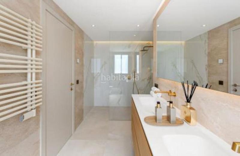 Foto 9342ed3d-f81b-4241-84c5-569c589f7964. Haus mit parking pool in La Dama de Noche - La Alzambra Marbella