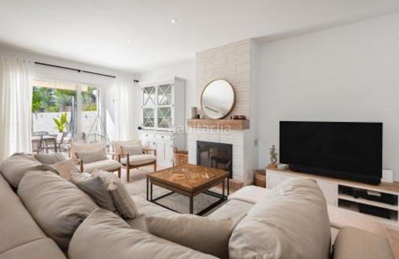 Foto e53a88fc-5cb6-483f-9203-cb64ab8a10c0. Casa adossada amb aparcament piscina a Nueva Alcántara Marbella