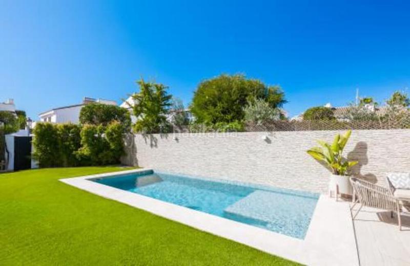 Foto 720728cc-25c4-4f0c-b824-73741f385580. Reihenhaus mit parking pool in Nueva Alcántara Marbella