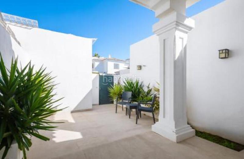 Foto 24a13f9c-97bc-46fb-b613-c0b85c5fde3f. Semi detached house with parking pool in Nueva Alcántara Marbella