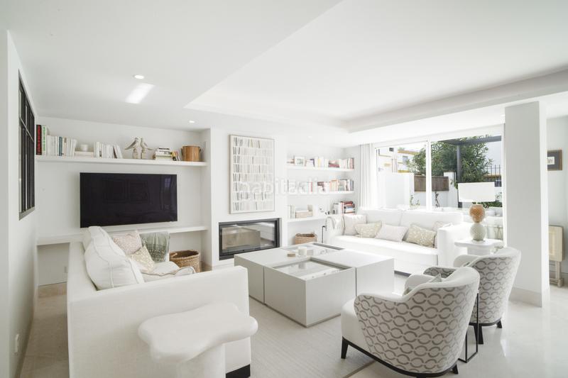 Foto acefe319-3466-4f36-8921-f2305083a87e. Casa pareada en Las Lomas de Río Verde Marbella