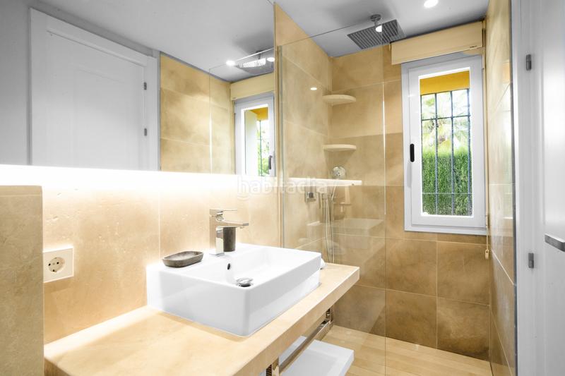 Foto c2912c3e-0ff6-4b8b-88f6-6c102dbae304. Casa pareada en Las Lomas de Río Verde Marbella