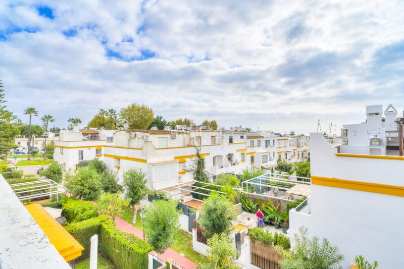 Foto 106227f5-25a9-4db7-8cbf-56e99bca1057. Doppelhaus mit parking pool in Las Lomas de Río Verde Marbella