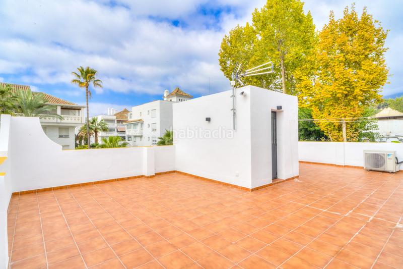 Foto 1114877c-a2e9-4d85-b514-badaa960c05a. Doppelhaus mit parking pool in Las Lomas de Río Verde Marbella