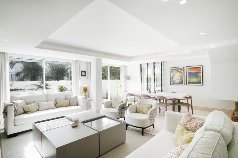 Foto 1997c847-7379-42dd-a9ca-f52d16208d8b. Doppelhaus mit parking pool in Las Lomas de Río Verde Marbella