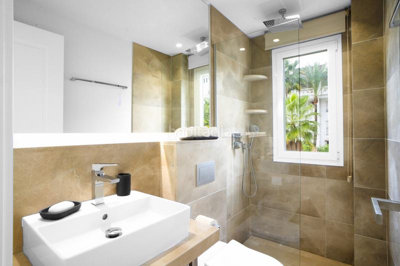 Foto a4a7796f-2969-4f70-84e4-b5b804a3629d. Doppelhaus mit parking pool in Las Lomas de Río Verde Marbella