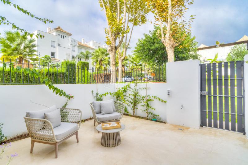 Foto c70a0f82-c468-4f3a-88fc-edfda3a0dca6. Doppelhaus mit parking pool in Las Lomas de Río Verde Marbella