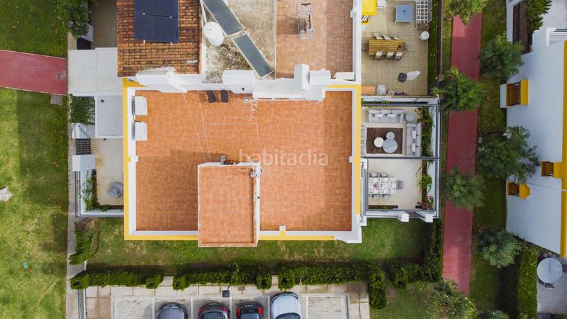 Foto 13024534-064a-440b-8cc0-4da04661a50b. Maison jumelée avec parking piscine dans Las Lomas de Río Verde Marbella