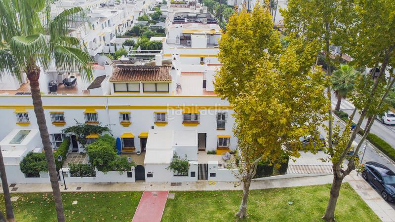 Foto 4f3fa820-4ae8-48cb-ac6a-60086c98abe2. Maison jumelée avec parking piscine dans Las Lomas de Río Verde Marbella