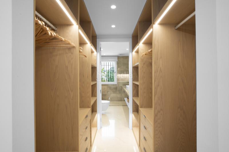 Foto 58a6241c-ee57-48e2-9124-d649e1195aea. Maison jumelée avec parking piscine dans Las Lomas de Río Verde Marbella