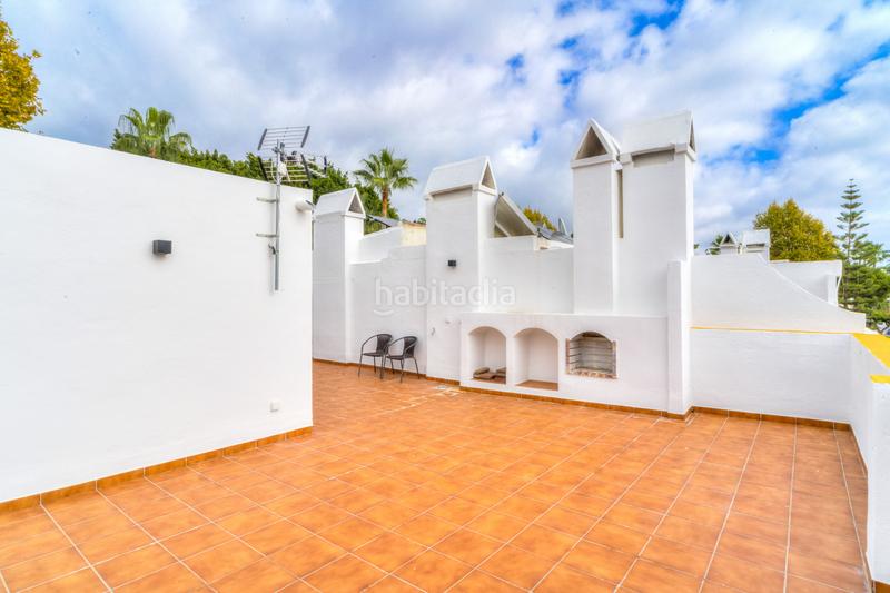 Foto aa3a60f9-2d39-40e9-9895-9f5351639e31. Maison jumelée avec parking piscine dans Las Lomas de Río Verde Marbella