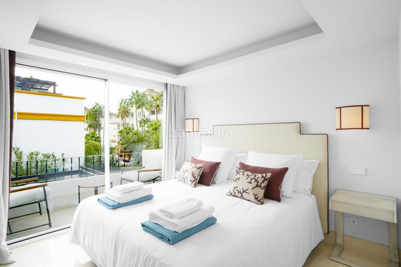 Foto 75e165a6-5f5c-4bde-a8bc-a24181a6348c. Towny house with parking pool in Las Lomas de Río Verde Marbella