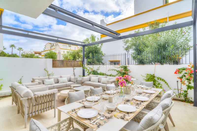 Foto 82da9de5-5d3a-4e2f-99be-4fc493545abe. Towny house with parking pool in Las Lomas de Río Verde Marbella