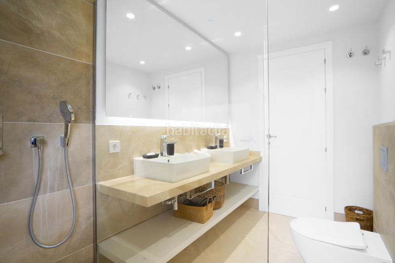 Foto e5136b1e-8458-4b1c-93a0-3b7978e162e9. Towny house with parking pool in Las Lomas de Río Verde Marbella