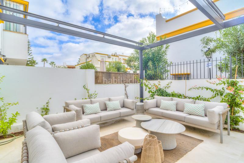 Foto f7a4619b-c6f9-40a6-88ec-03ca9cdbd7bb. Towny house with parking pool in Las Lomas de Río Verde Marbella