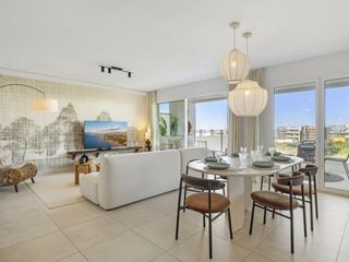 Affitto Duplex in Alto de los Monteros. Elegante dúplex de nueva construcción con vistas al mar y la mon