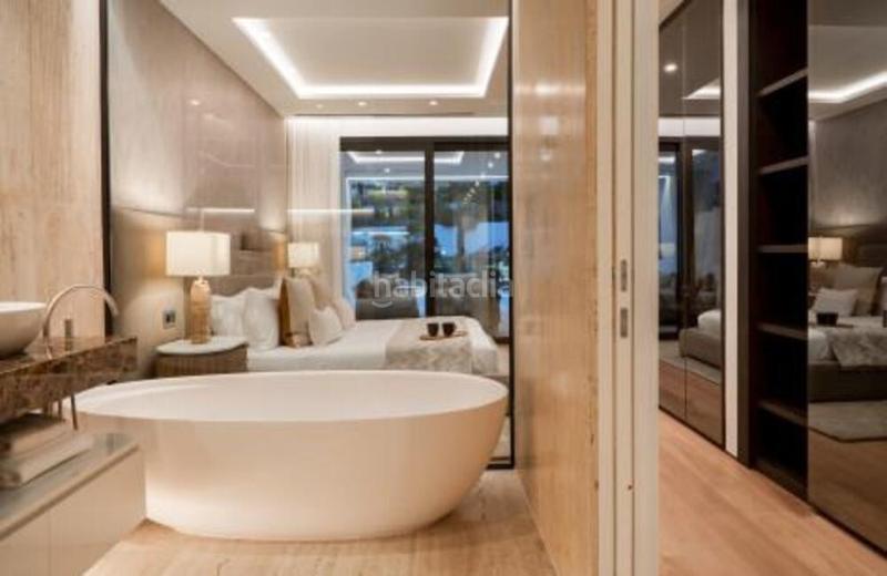 Foto 029be374-5ca4-4090-82fa-1b409e1e1746. Lloguer planta baixa amb aparcament piscina a Las Lomas de Río Verde Marbella