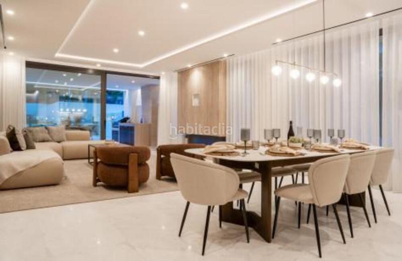 Foto e9108b6a-bcff-45c1-b5e1-7fc4605fb9a1. Lloguer planta baixa amb aparcament piscina a Las Lomas de Río Verde Marbella