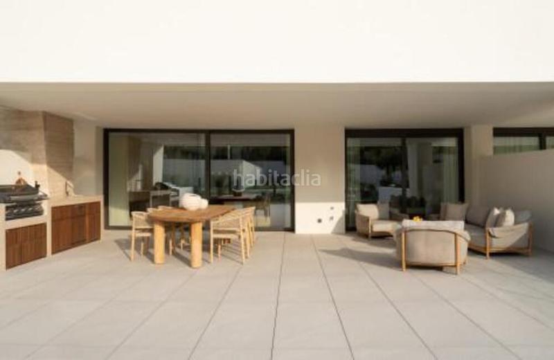 Foto f9e2bbb7-4fe1-4f65-9f65-fbf875e7bc42. Lloguer planta baixa amb aparcament piscina a Las Lomas de Río Verde Marbella